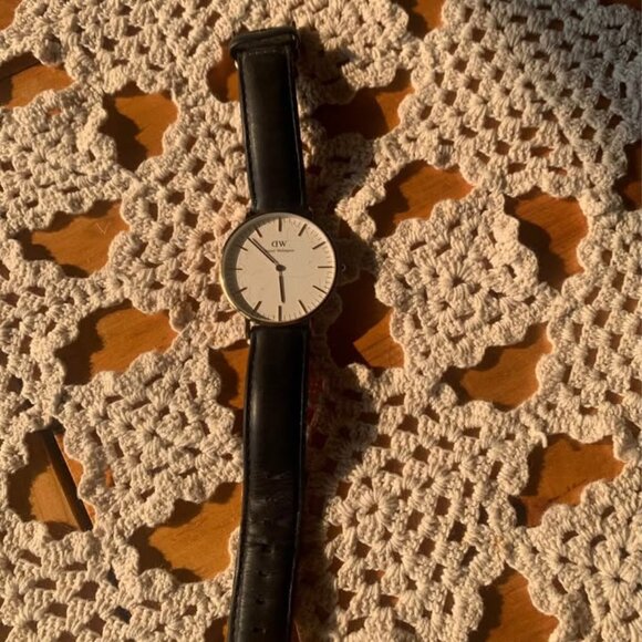 Daniel Wellington Women Watch - Picture 1 of 2